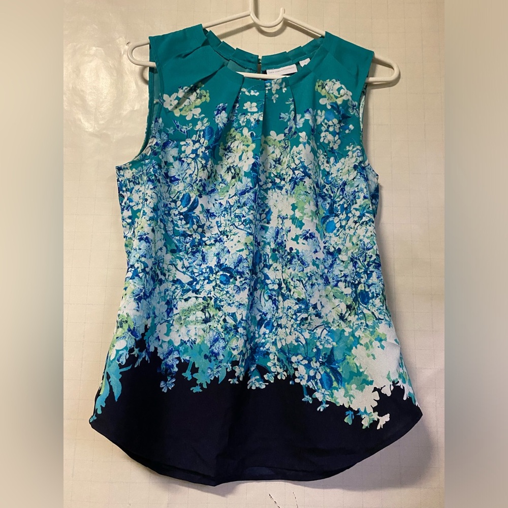 New York & Company Size M Floral Green Blue Cream Top Blouse Women Stylish Cut